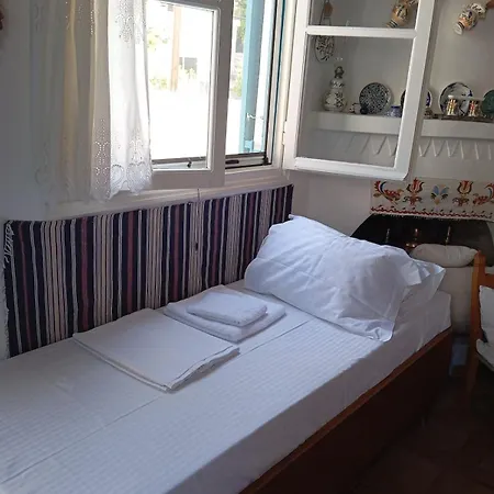Myrto's Traditional House Apartament *